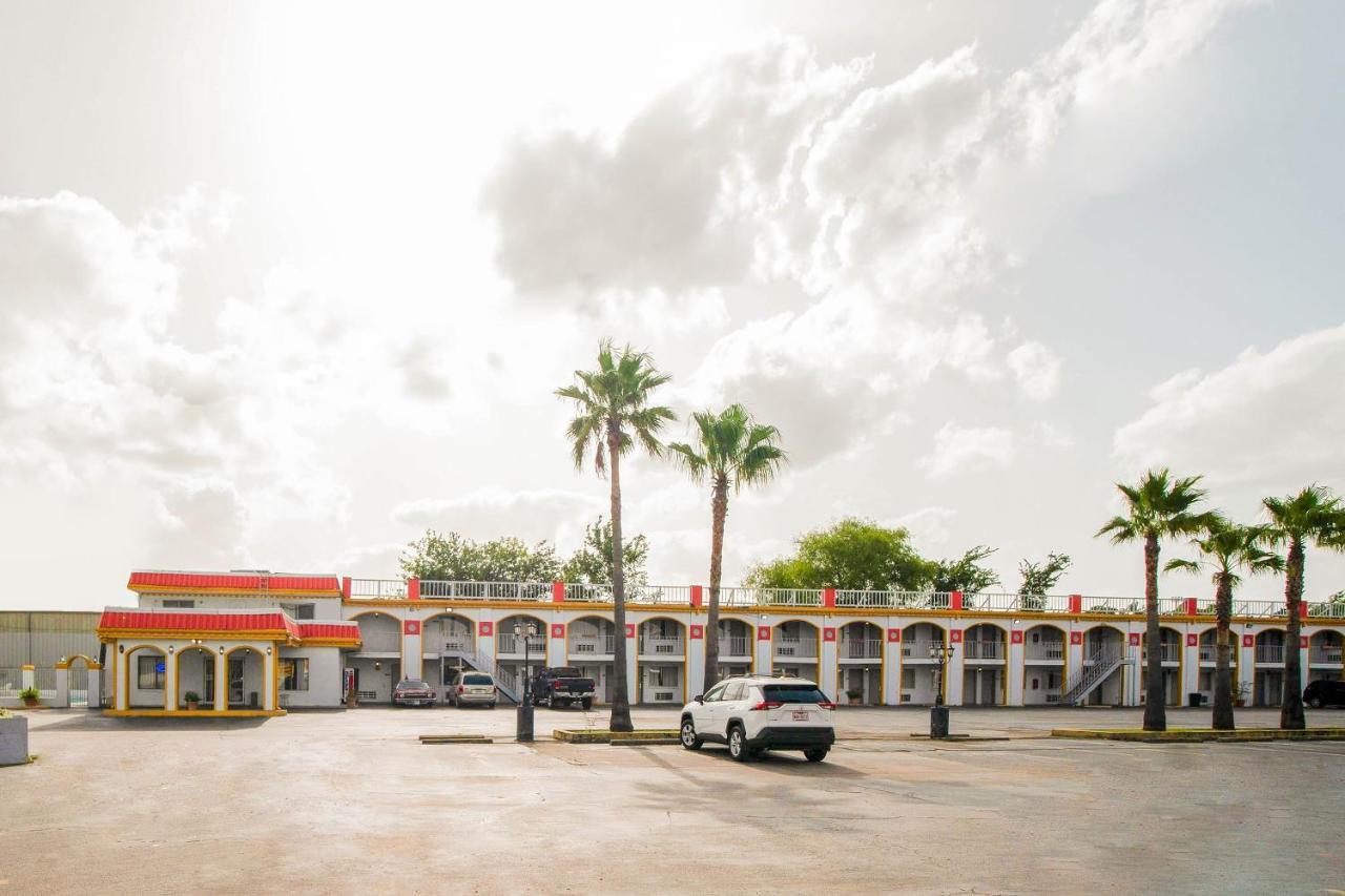 Hotel O Houston East Channelview I-10 מראה חיצוני תמונה