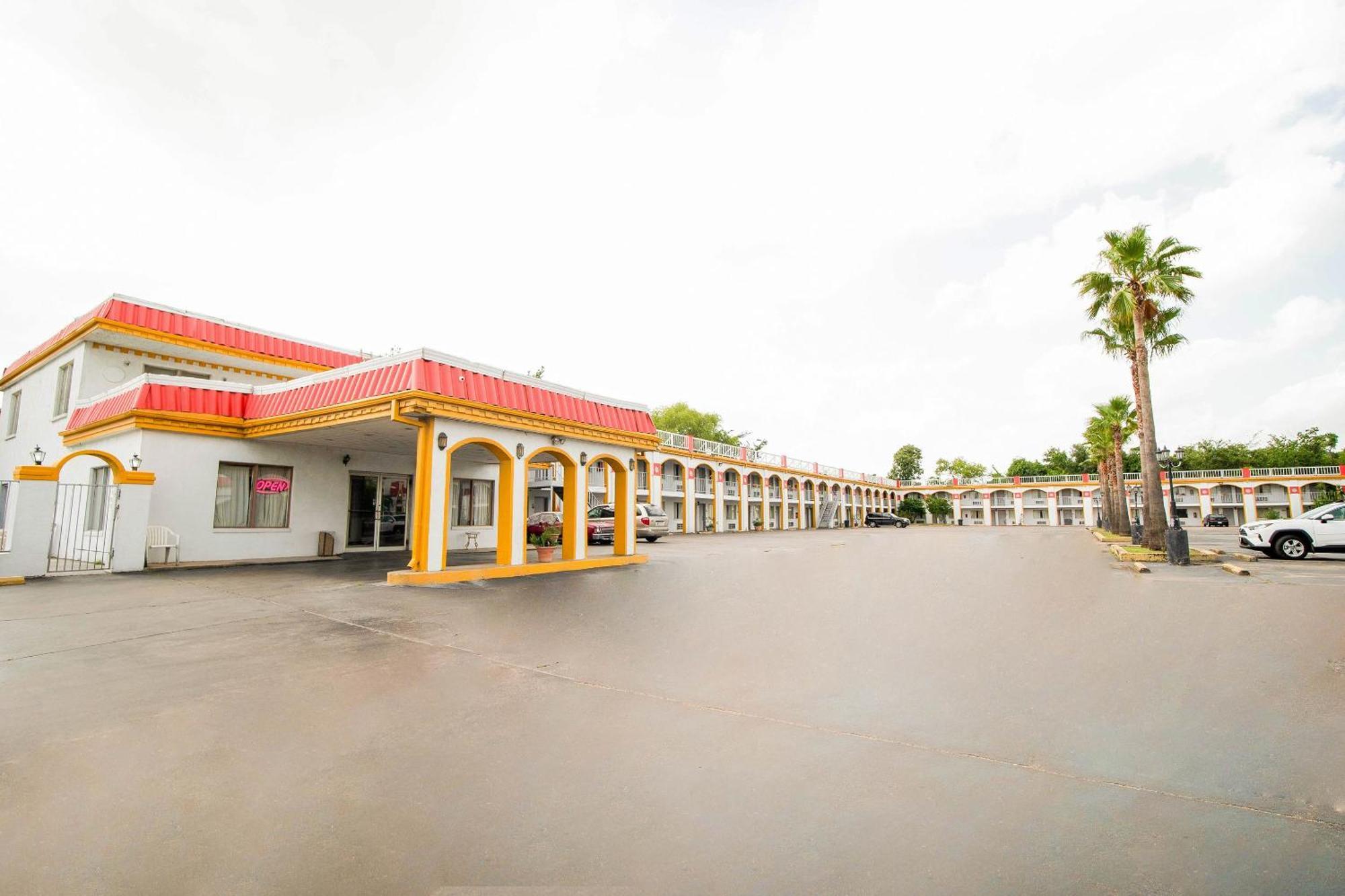 Hotel O Houston East Channelview I-10 מראה חיצוני תמונה