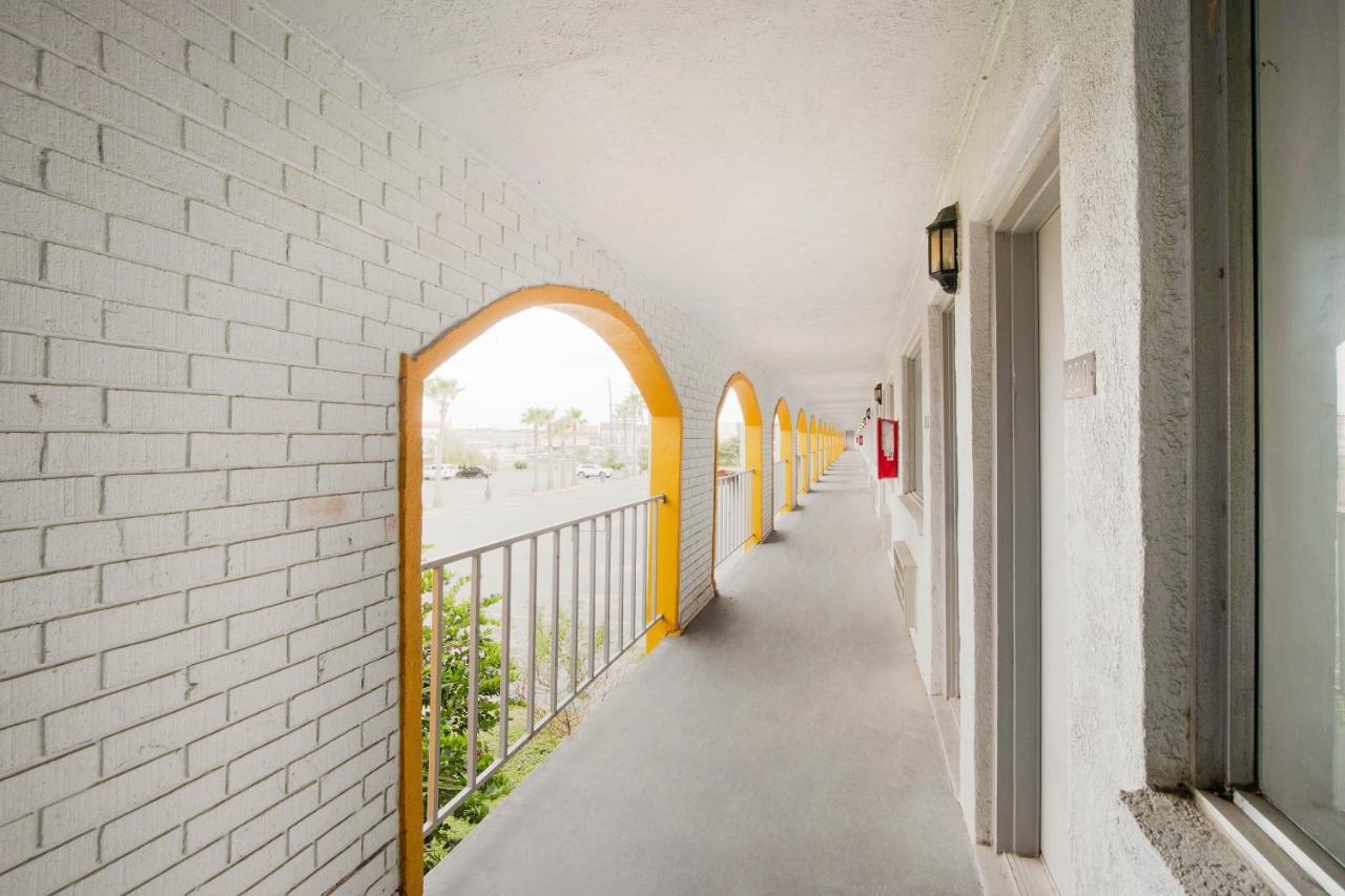 Hotel O Houston East Channelview I-10 מראה חיצוני תמונה