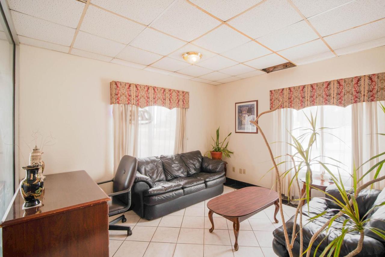 Hotel O Houston East Channelview I-10 מראה חיצוני תמונה