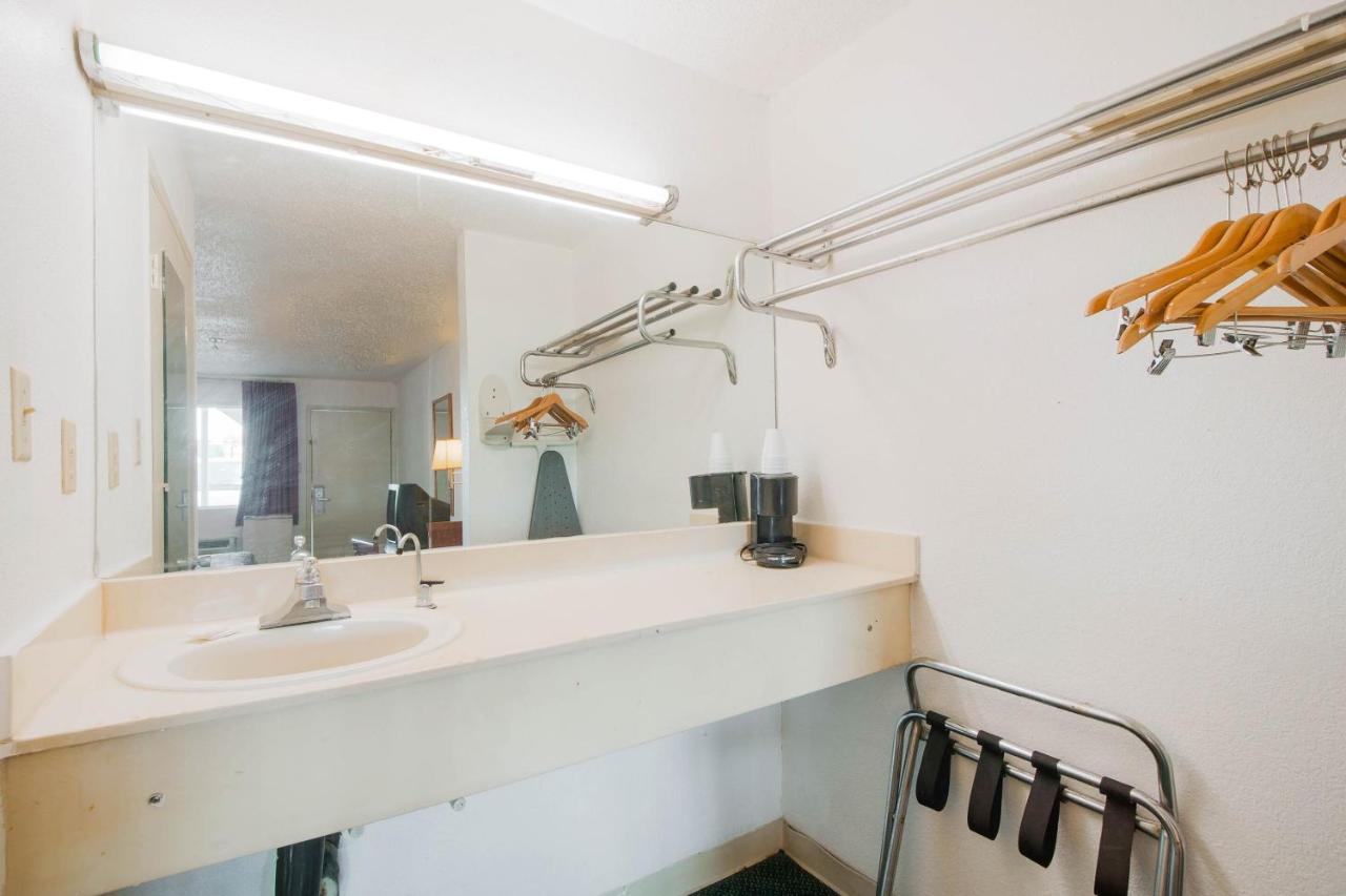 Hotel O Houston East Channelview I-10 מראה חיצוני תמונה
